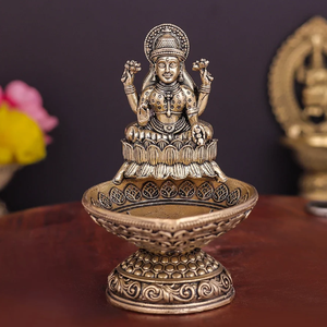 Lampe à huile à mèche unique en laiton sacré avec Ganesha sur feuille de paan pour la prière quotidienne, disponible à prix de gros. - Product Image 3
