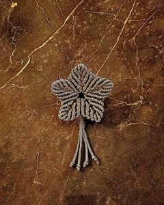 Anneau de serviette en macramé fait main en forme de fleur, parfait pour la décoration de table dans les restaurants, hôtels, cafés et pour les occasions festives. Vente en gros depuis l'Inde. - Product Image 4