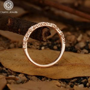 Bague de fiançailles classique pour femme Charm Jewells, trois pierres en moissanite taille coussin, monture à griffes en argent 18 carats, certifiée IGI, 3g - Product Image 2