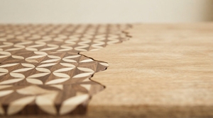 Ensemble de table à manger en bois massif moderne avec finition naturelle et design incrusté pour les salles à manger à domicile et dans les hôtels - Product Image 3