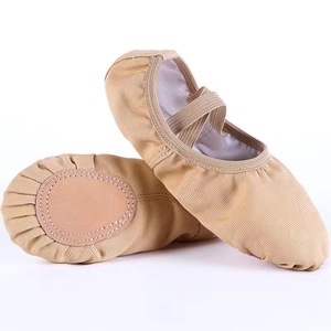 Vente directe usine – Modèle personnalisé E2448 – Chaussons de ballet souples à semelle fendue lavable, dessus en satin, doublure en coton, semelle extérieure en caoutchouc plate - Product Image 5