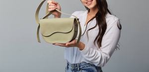 Bolso Bandolera de Cuero Verde Claro con Solapa, Bolso de Hombro de PU para Viajes Diarios - Product Image 1