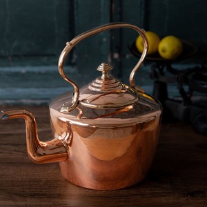 Vintage Style Copper <b>Teapot</b> with Wooden Handle Heat Resistant Stovetop Kettle for Tea Lovers Kitchen Home Hotel Restaurant Décor - Product Image 3