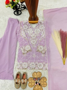 Ensemble de salwar kameez traditionnel brodé lavande pour fille, pour mariage et occasions spéciales, de Samp Corporation - Product Image 2