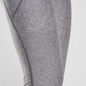Ensemble de yoga pour femmes, vêtements de sport haute performance, conçu avec un tissu extensible doux, respirant, confortable et élégant. - Product Image 4