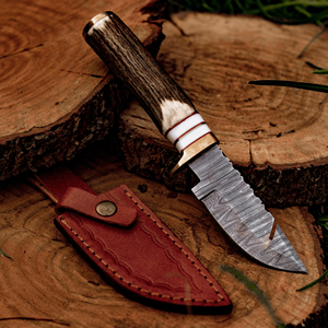 Cuchillo de caza de acero de Damasco con funda de cuero, mango de cuerno de ciervo de espiga completa, alta durabilidad, OEM/ODM aceptado, suministro a granel, 3 años de garantía - Product Image 1