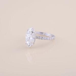 แหวนหมั้นเพชรทรงมาร์คีส์ 3.59 กะรัต เพชรเลี้ยงในห้องปฏิบัติการ พร้อมวงแหวนแบบ Pave ทรงกลม ทองคำขาว 18K สีขาว เหลือง และสีโรสโกลด์ - Product Image 2