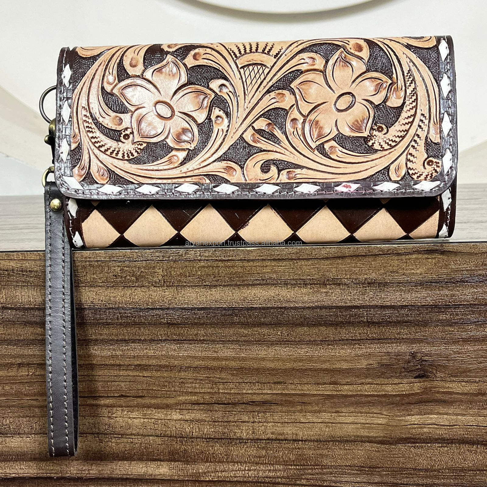 ลายตารางสีน้ำตาลและสีแทน