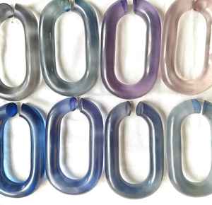 Pulsera de Resina Acrílica Gruesa y Colorida de Colores Mezclados con Borla de Cuero y Cadena para Mujer - Product Image 1