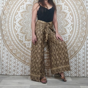 Pantalones tailandeses para mujer Moyana en algodón indio. Vestido Boho con Diseño Cruzado, Estampado Geométrico Marrón, Cintura Elástica Alta, Largo Completo, para Invierno - Product Image 2
