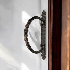 Poignée décorative en fer pour meubles, finition antique rustique, conçue pour les portes d'armoires, tiroirs, placards et armoires - Product Image 1