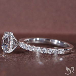 แหวนเพชรทรงกลม 2 กะรัต เพาะเลี้ยงในห้องปฏิบัติการ |   แหวนทองคำแท้ 10K รับรองโดย IGI พร้อมดีไซน์วงแหวนซ่อน - Product Image 3