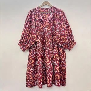 Robe décontractée mi-longue pour femme en coton tissé 100% uni, à manches courtes, taille empire, style babydoll, coupe ample et fonctionnelle à col en V oversize - Product Image 1