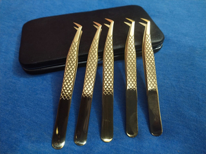 Pince à cils, accessoire de beauté pour l'application et le coiffage des cils. Pince à cils professionnelle pour les soins de beauté. - Product Image 4