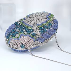 Bolsos de mujer artesanales con diseño floral, de alta calidad, con cuentas bordadas, tipo clutch, hechos a mano. - Product Image 3