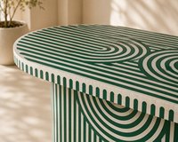 Table à manger ovale en bois massif rayée vert et blanc, style moderne géométrique, pour îlot de cuisine ou salle à manger