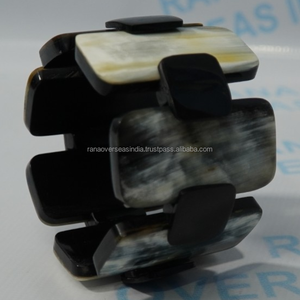 Bracelet Élégant Fait Main en Os Poli, Écologique, Classique et Extensible, Accessoire de Mode pour Femmes et Filles - Product Image 2