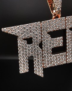 Colgante de Letra Dvars de Plata de Ley con Moissanita y Diamantes, Chapado en Oro de 18K y Rodio, Engaste de Garra, Micro Pavé, Estilo Hip Hop, para Hombre - Product Image 2