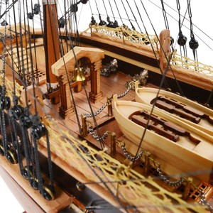 Maqueta de Barco Náutico USS Constitution Pintada a Mano en Cedro para Decoración del Hogar o Regalo - Product Image 4