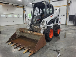 Cargadora Compacta S570 2018 con Cabina Cerrada, Máquina de Construcción de Alto Rendimiento - Product Image 3