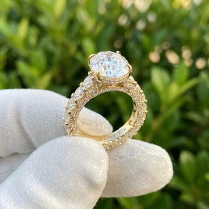 Elegante Anillo de Diamante Cultivado en Laboratorio de 4CT, Corte Ovalado, E VVS2 VS1, Chapado en Oro de 18K para Mujer, Certificado IGI, Diseño de Halo Oculto con Pavé - Product Image 6
