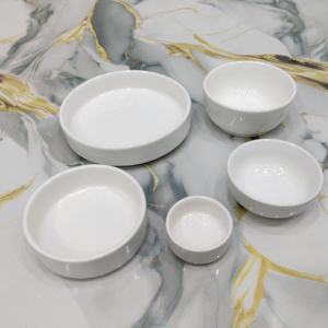 Service de table moderne en céramique verte avec plusieurs tailles de bols et collection d'assiettes de service pour les repas quotidiens et les réceptions - Product Image 4