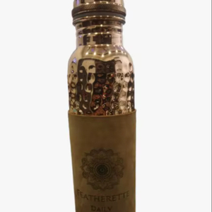 Botella de Agua de Cobre Puro Ecológica Hecha a Mano con Tapa, Diseño Antiguo Grabado Oscuro, Logotipo Personalizado, Regalos para Ferias Comerciales - Product Image 1