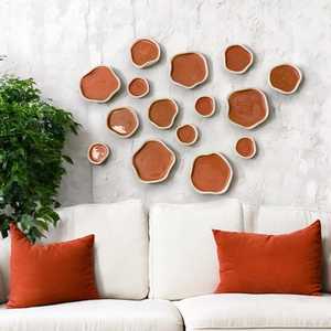 Assiette murale en céramique multicolore de forme irrégulière, choix familial moderne, décoration de couloir, ambiance luxueuse par UO INDIA - Product Image 3