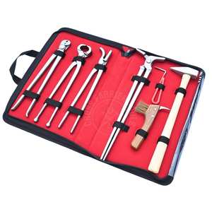 Juego de herramientas de herrador en estuche con extractor de clavos, martillo para clavar clavos, separador de herraduras y extractor de clavos viejos de herraduras - Product Image 1