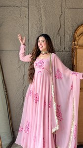 Salwar Kameez con Estampado de Rosas Rosadas Hechas a Mano, Traje Tradicional para Mujer, Largo hasta el Suelo, Corte Holgado, de Rayón, para Bodas, Estilo India/Pakistán - Product Image 4