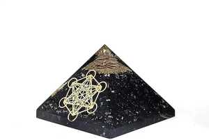 Pyramide d'orgone artisanale Grille de Metatron en tourmaline noire, cristal REIKI pour l'équilibrage des sept chakras par Ruhi Agate - Product Image 4