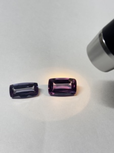 Piedras preciosas sueltas de alejandrita cultivada en laboratorio, corte cojín, con cambio de color, facetadas, efecto llama fusionada. - Product Image 6