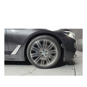 BMW Série 5 530i M Sport Plus avril 2019 113 058 km Norme d'émission Euro V Boîte de vitesses automatique Sièges en cuir Volant à gauche Arrière - Product Image 5