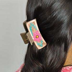 Pinza de pelo de madera con flor rosa y patrón verde azulado, accesorio de moda para mujer - Product Image 3