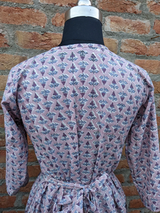 Vestido largo informal de algodón indio con estampado a mano y bordado floral, cuello en V y manga larga para mujer. - Product Image 2