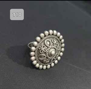 แหวนประดับลายนูนน้ำหนักเบาแบบคลาสสิกอื่นๆปรับได้สำหรับผู้หญิงเหมาะสำหรับเป็นของขวัญและเครื่องประดับแฟชั่น - Product Image 3