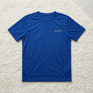 เสื้อยืดกีฬาผู้ชายผสมโพลีเอสเตอร์และสแปนเด็กซ์คุณภาพสูง เนื้อผ้าบางเบา แห้งเร็ว ป้องกันแบคทีเรีย เหมาะสำหรับออกกำลังกายและฟิตเนส - Product Image 4