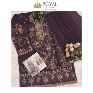 Traje de Diseño Pakistaní de Excelente Calidad, Nuevo, en Chifón con Bordado y Adorno de Lentejuelas, con Cuello Khatli, en Venta - Product Image 5