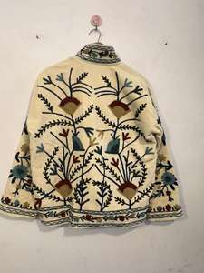 Veste Suzani en velours faite à la main, brodée de fils style bohème, confortable et décontractée, idéale pour demoiselle d'honneur - Product Image 2