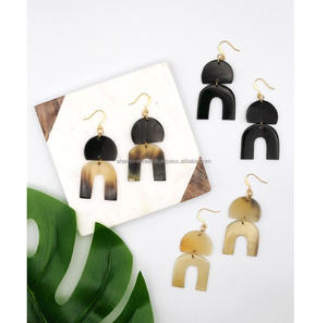 Boucles d'oreilles en corne de buffle artisanales, bijoux en corne durables, qualité d'exportation - Product Image 2
