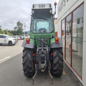 Tractor Fendt 209 Vario de alta potencia, diseñado para entornos agrícolas exigentes, que ofrece resistencia, fiabilidad y eficiencia. - Product Image 2