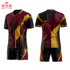 ชุดเสื้อฟุตบอลสีแดงเลือดหมูพร้อมกางเกงขาสั้นสำหรับผู้ชาย ระบายอากาศได้ดี ผลิตจากโพลีเอสเตอร์ 100% ชุดยูนิฟอร์มฟุตบอลสำหรับผู้ใหญ่ ตรวจสอบด้วยระบบตรวจจับเข็ม - Product Image 4