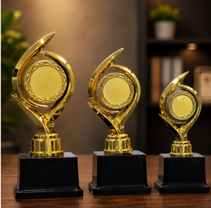 ถ้วยรางวัลกีฬาสีทองพร้อมงานแกะสลักเคลือบผิวอย่างดี ดีไซน์ทนทานสำหรับมอบรางวัลและการยกย่อง ถ้วยรางวัลไฟเบอร์พร้อมฐานไฟเบอร์ - Product Image 1