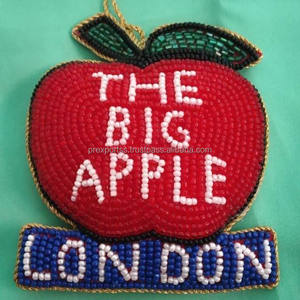 Ornement suspendu en acier inoxydable en forme de pomme, fait à la main, avec des perles, broderie de lettres, souvenir décoratif, cadeau pour la maison, fête de Noël - Product Image 6