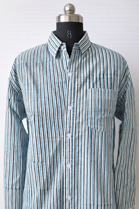 Camisa de algodón a rayas con estampado a mano |   Camisa Verde y Blanca con Botones |   Camisa Unisex Hecha a Mano por Artesanos |   Top de Moda Sostenible - Product Image 5