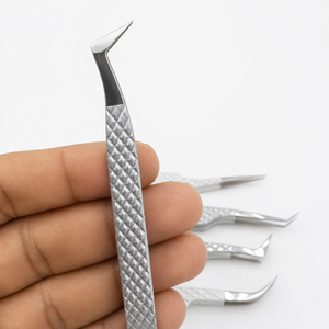 Pince à épiler professionnelle en acier inoxydable de haute qualité à pointe inclinée pour sourcils, applicateur de volume pour cils, durable et écologique - Product Image 3
