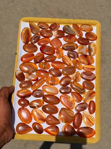 Fournisseur indien d'agate rouge rayée, pierres naturelles polies pour bracelets, colliers et bijoux artisanaux, disponible à la vente - Product Image 5
