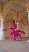 Ensemble Kurti Sharara Dupatta en pure soie chinon, avec broderie séquencée attrayante sur le devant, prêt à porter, pour mariage ethnique indien.