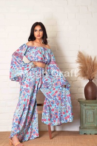 Conjunto de Pantalones Palazzo y Top Corto de Verano Estilo Boho, Top Corto de Cintura Alta, Pantalones Anchos de Crepé con Corte Acampanado, Talla Grande, Mangas Campana, Frente Plano - Product Image 3