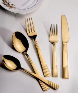 Ensemble de Couverts Métalliques Élégants pour la Table : Cuillère et Fourchette de Service, Conçus pour les Besoins d'Accueil Modernes - Product Image 3